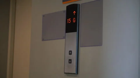 An elevator by cable is used to transport people. Vidéo 227862744