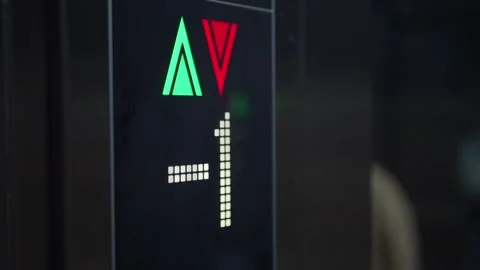 Elevator display shows number zero and arrow above Vídeos de archivo 328002188