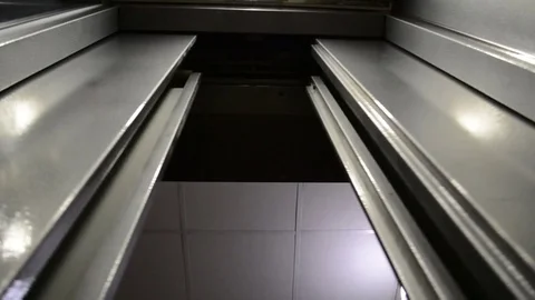 Elevator doors Video stock 83253114