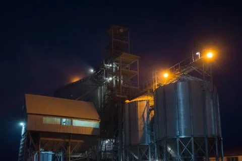 Elevator at night sometimes performs work on receiving, cleaning, drying and  Foto stock