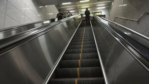 Elevator from Shanghai subway to the ground 스톡 동영상 124589630