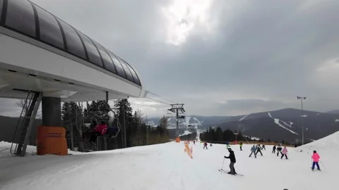 Elevator takes people up the mountain at a ski resort Video stock 219008541