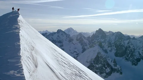 Elite Skier skiing down the mountain slope on a sunny day Видео 116789218