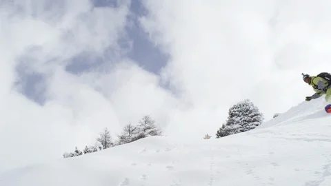 Elite snowboarder cutting through fresh powder on a woodsy slope Stock Footage 113236954