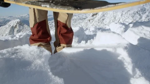 Elite snowboarder getting ready for the ride Video stock 116782839