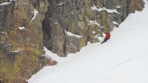Elite snowboarder speeding down mountain of Jackson Hole Stock Footage 116745042