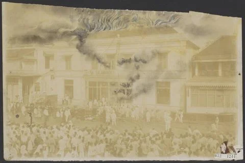 Elsevier photo collection. Large fire in the pharmacy De Salamander in Sur... Stock Photos