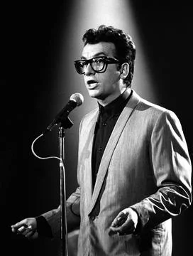 Elvis Costello performs on Solid Gold in 1983 Credit: Ron Wolfson / MediaPunch Stock-Fotos