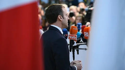 Emanuel Macron makes a press statement before the European Council reunion 스톡 동영상 126420703