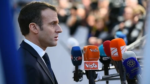 Emanuel Macron makes a press statement before the European Council reunion 스톡 동영상 126420880
