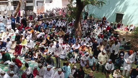 Embracing the Final Friday of Ramadan,5th April,2024 Stockbeeldmateriaal 271107357