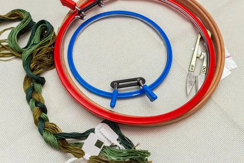 Embroidery frames, embroidery stitching kit with color threads and canvas bac Foto stock