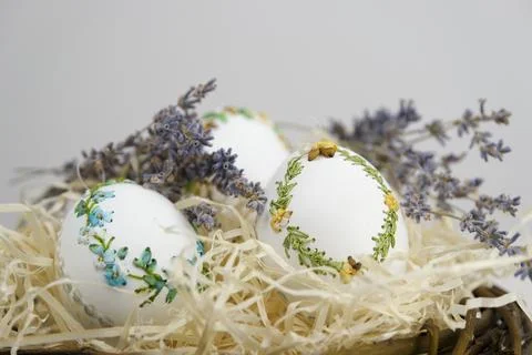 Embroidery with ribbons on eggshells easter holiday pattern embroidery ribbons Foto stock