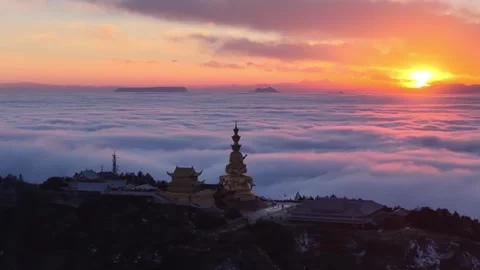 Emei Mountain Sunset Over Silver Peak Vídeos de archivo 334093202