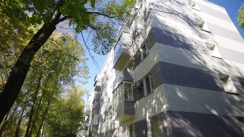 Emerald park with dense trees encircles apartment block Видео 332270468