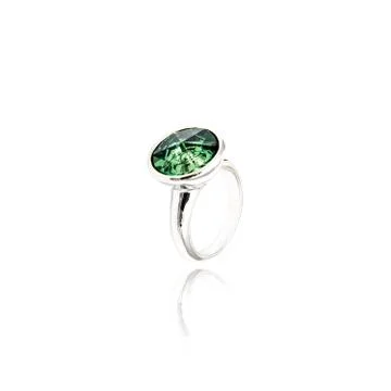 Emerald Ring isolated on white. Foto stock