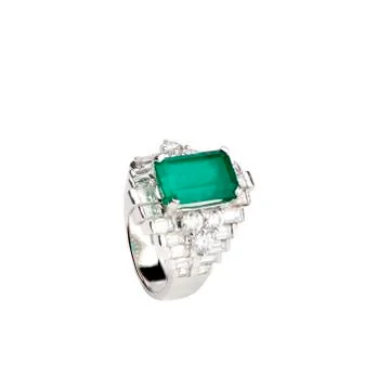 Emerald ring Stock Photos