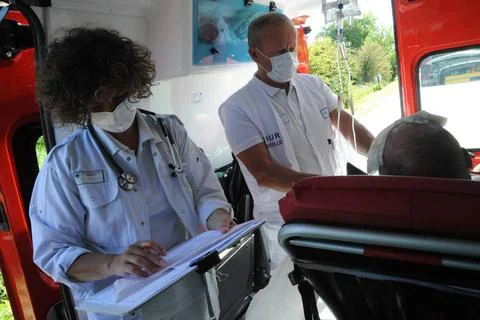  Emergencies - electrocution Support by the SDIS 80 firefighters and the S... Stock Photos
