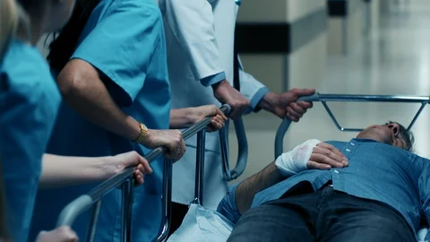 Emergency Department: Doctors, Nurses and Surgeons Push Gurney / Stretcher  Видео 91037323