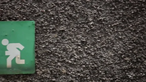 Emergency exit sign 库存影片 81424100