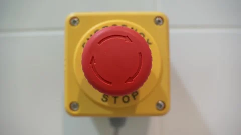 Emergency Stop Button with STOP and EMERGENCY Labels Vidéo 314805765
