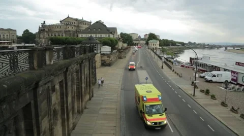 Emergency vehicles in Dresden Vídeo Stock 40460011
