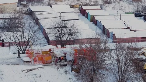 Emergency Workers at Work on the Background of Snow Covered Old Garage Cooper 스톡 동영상 84694843