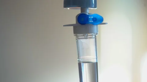 Emergent Saline solution medicine for emergency patient  Vidéo 98943778