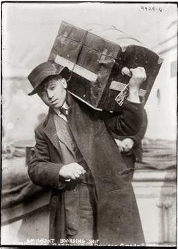 Emigrant, boarding ship. Foto stock