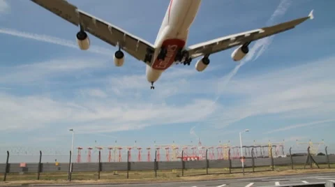 Emirates A380 Super Jumbo 스톡 동영상 10710875
