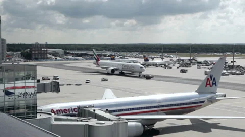 Emirates Boeing 777 Stock Footage 27433586