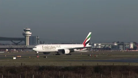 Emirates Boeing 777 Video stock 83086785