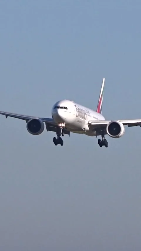 Emirates boeing 777 short finals landing brussels airport zaventem airways Stock Footage 284268648