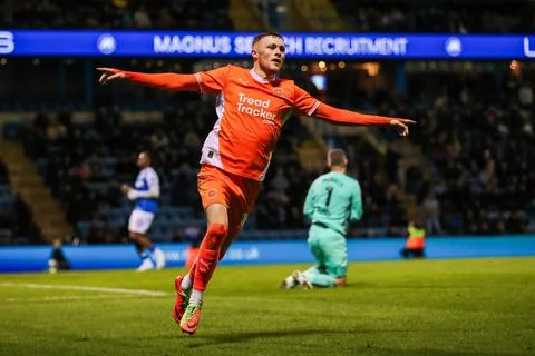 Emirates FA Cup First Round Gillingham v Blackpool Stock Photos