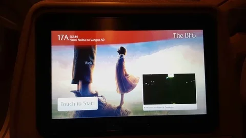 Emirates plane seat touch screen, Hanoi Noibai to Yangon AD, The BFG movie Видео 77788246