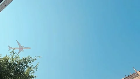 Emirates take off 스톡 동영상 321700525