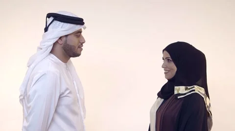 Emirati couple discussing. Stock Footage 54487813