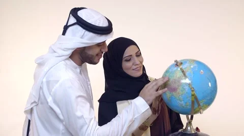 Emirati couple looking at globe. Stock Footage 54487709