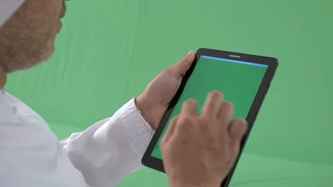 Emirati man using a digital tablet. Video stock 94481462