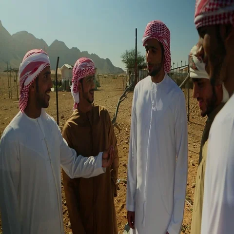 Emirati men talking on desert. Stock Footage 69482015