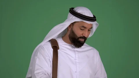 Emirati using his smartphone. Stock Footage 94478202