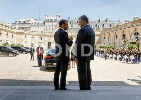 Emmanuel Macron and Petro Poroshenko Stock Photos