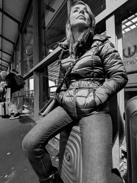 Emmy Waiting For A Train Stock-Fotos