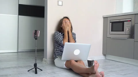 Emotional breakdowns at work Video stock 139402889