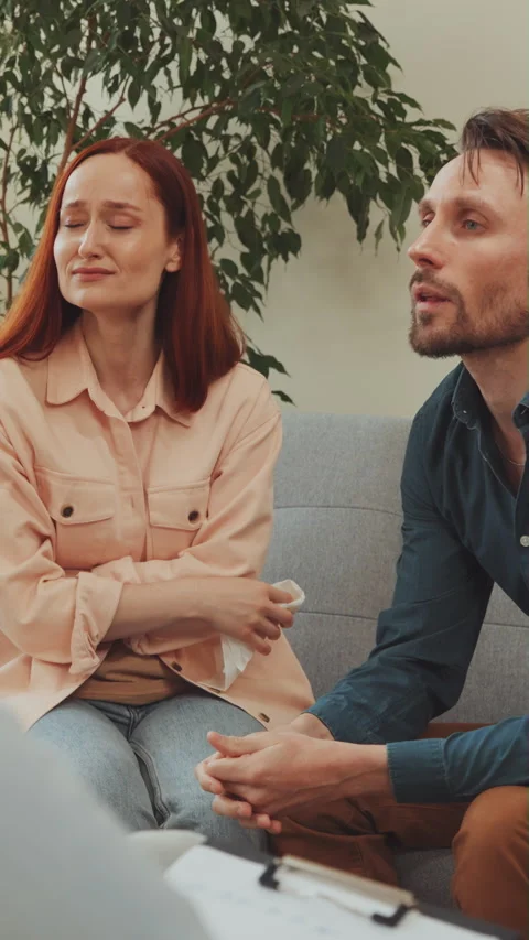 Emotional couple during therapy session Видео 330253391