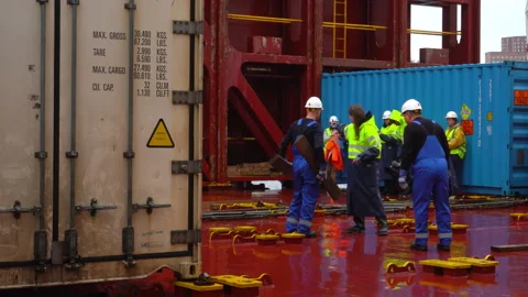 Emotions flare among workers surrounded by machinery 動画素材 318954776