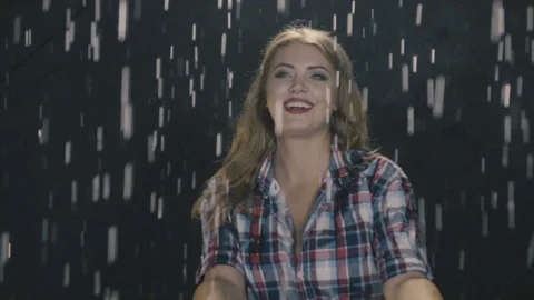 Emotions in the rain 1 스톡 동영상 100108686