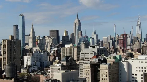 Empire State Building Above Dense Midtown Manhattan Skyline Vídeo Stock 126897994