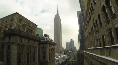 Empire State Building with clouds fly across top Stock Footage 37188420