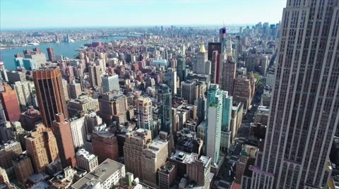 Empire State Building Flank Above Murray Hill and East River 库存影片 62818366